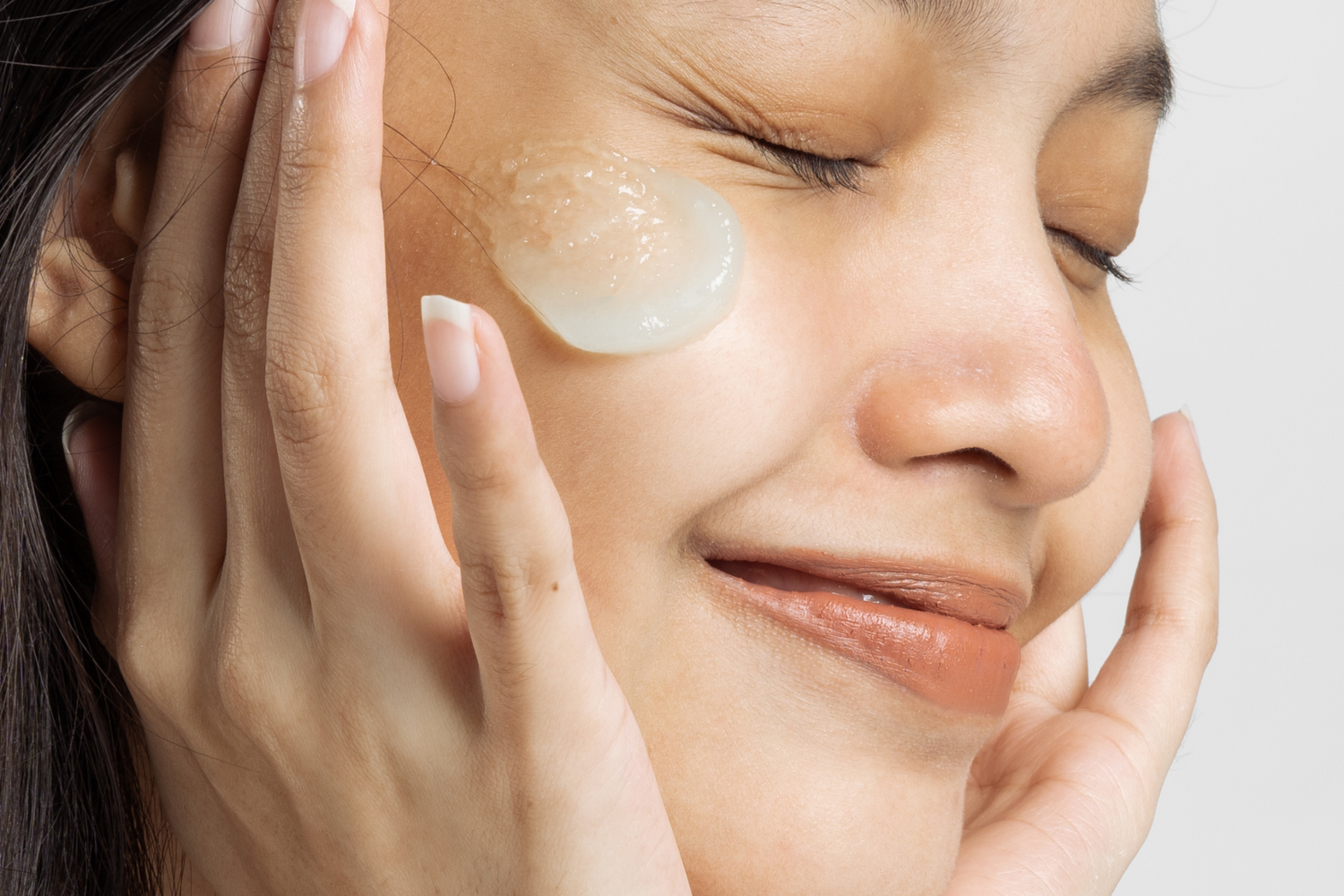 Hydrate vs Moisturize: What Your Skin Needs